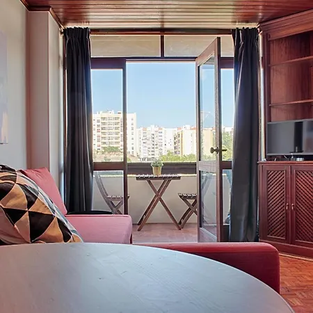 On Metro Garden Flat Apartment