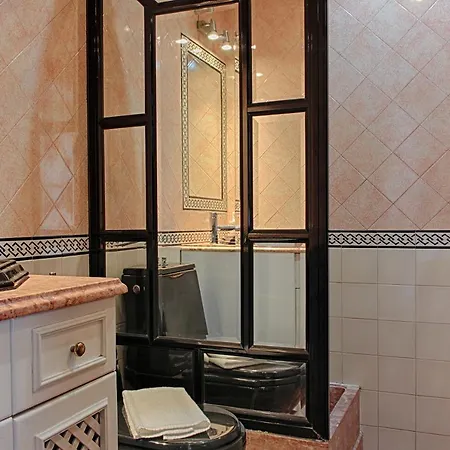 On Metro Garden Flat Апартаменти