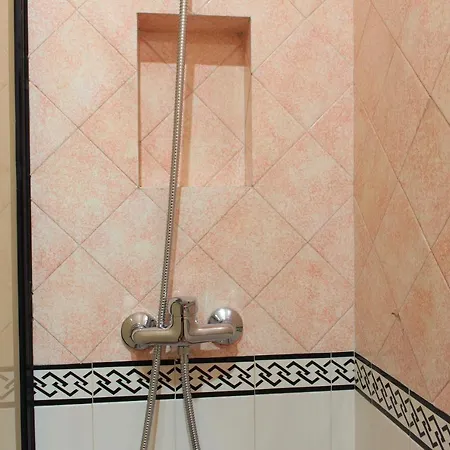 Apartment On Metro Garden Flat